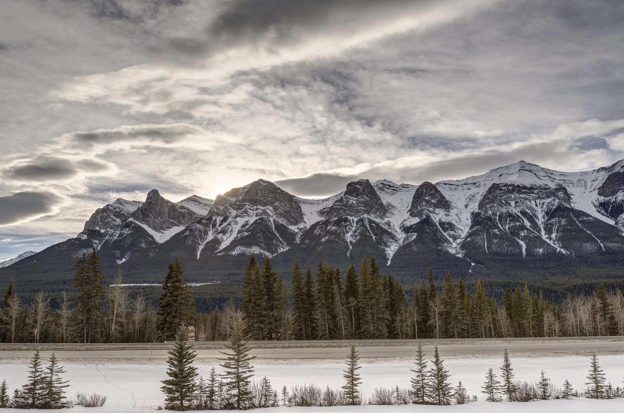 Inn Of The Rockies キャンモア エクステリア 写真